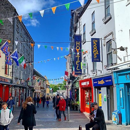 Snoozles Quay Street Tourist Hostel Galway Exterior photo