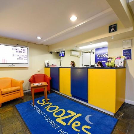 Snoozles Quay Street Tourist Hostel Galway Exterior photo