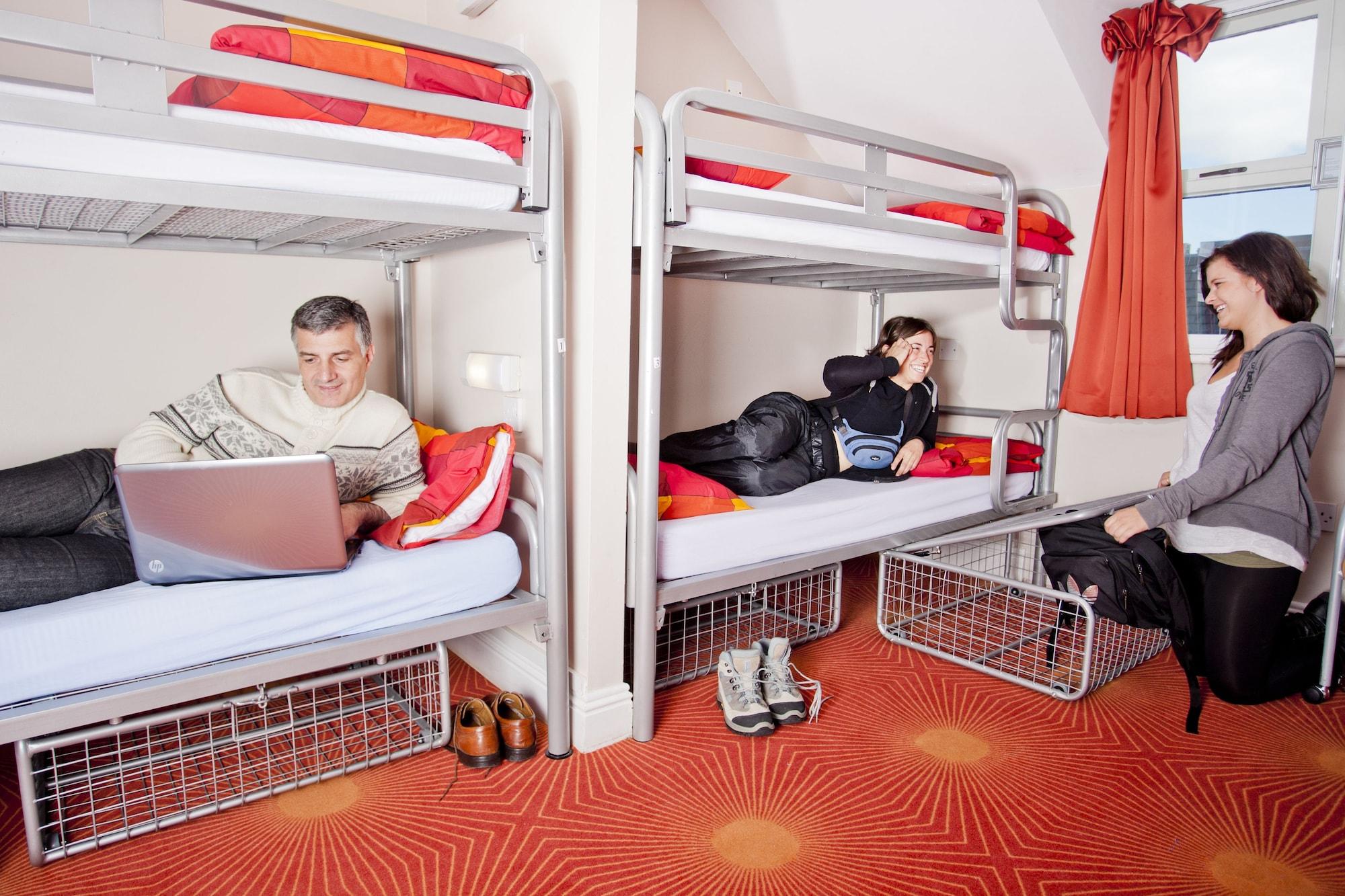Snoozles Quay Street Tourist Hostel Galway Exterior photo