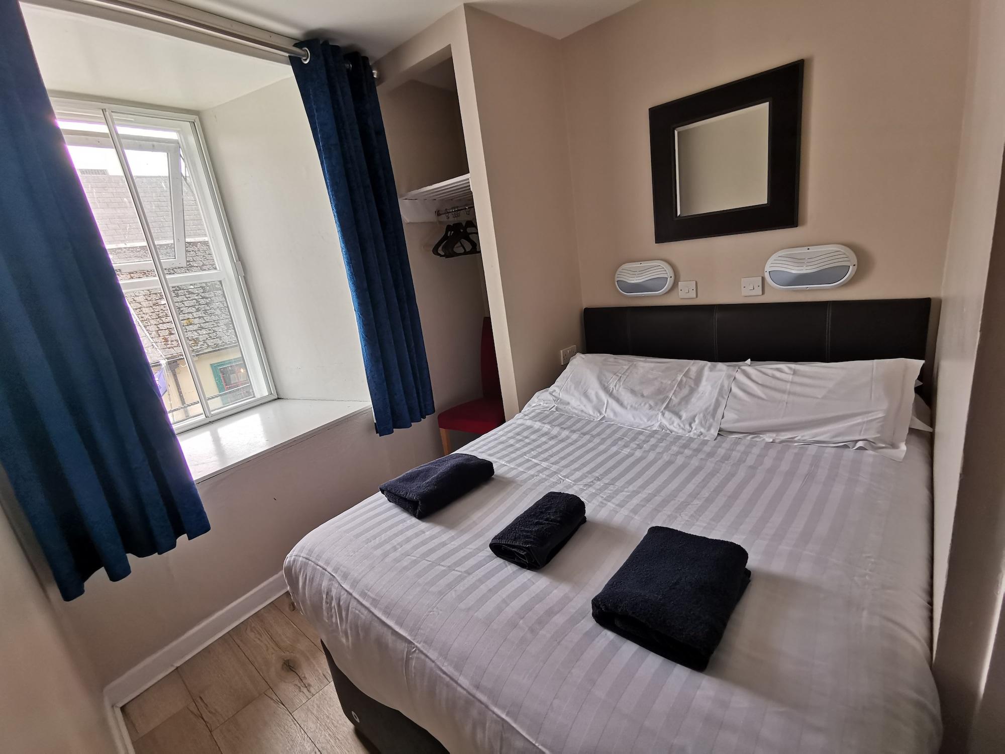 Snoozles Quay Street Tourist Hostel Galway Exterior photo