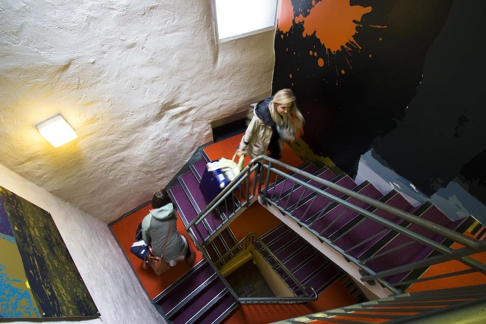 Snoozles Quay Street Tourist Hostel Galway Exterior photo