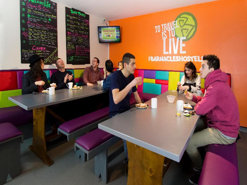 Snoozles Quay Street Tourist Hostel Galway Exterior photo
