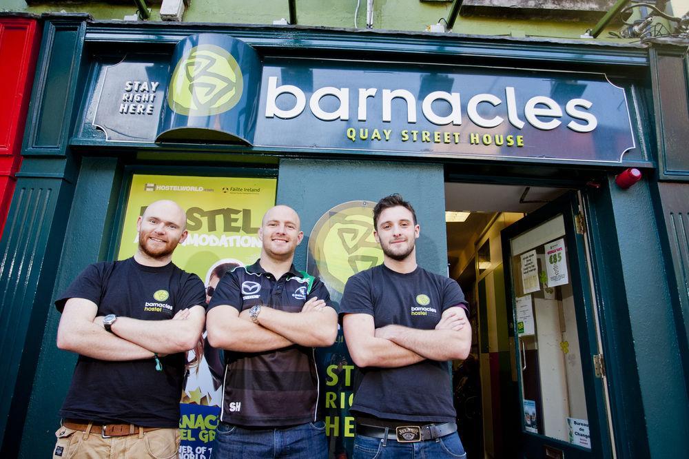 Snoozles Quay Street Tourist Hostel Galway Exterior photo