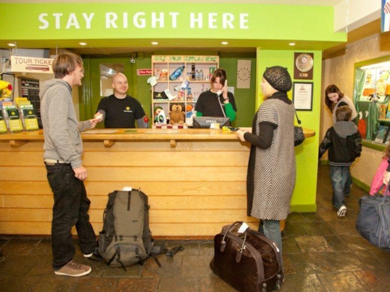 Snoozles Quay Street Tourist Hostel Galway Exterior photo
