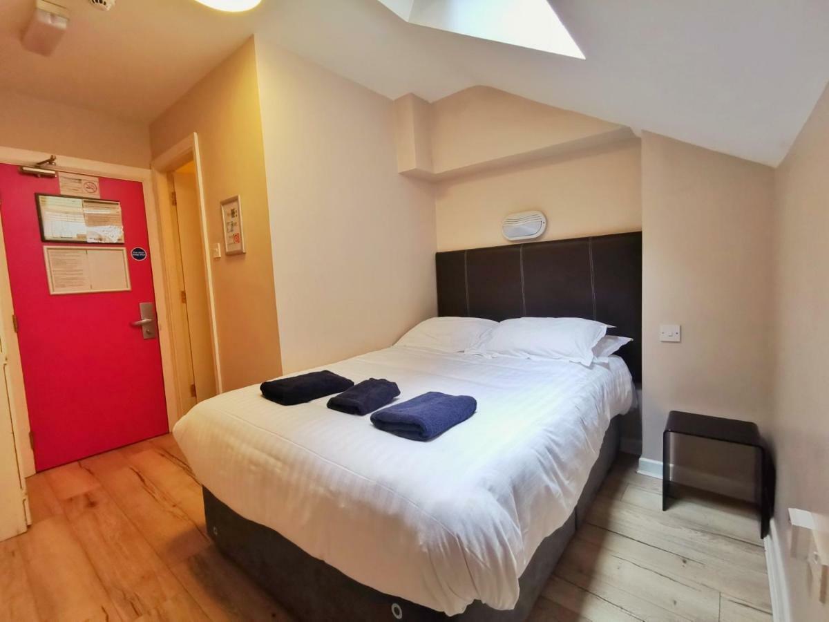Snoozles Quay Street Tourist Hostel Galway Exterior photo