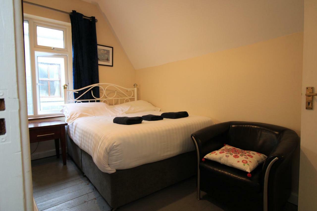 Snoozles Quay Street Tourist Hostel Galway Exterior photo