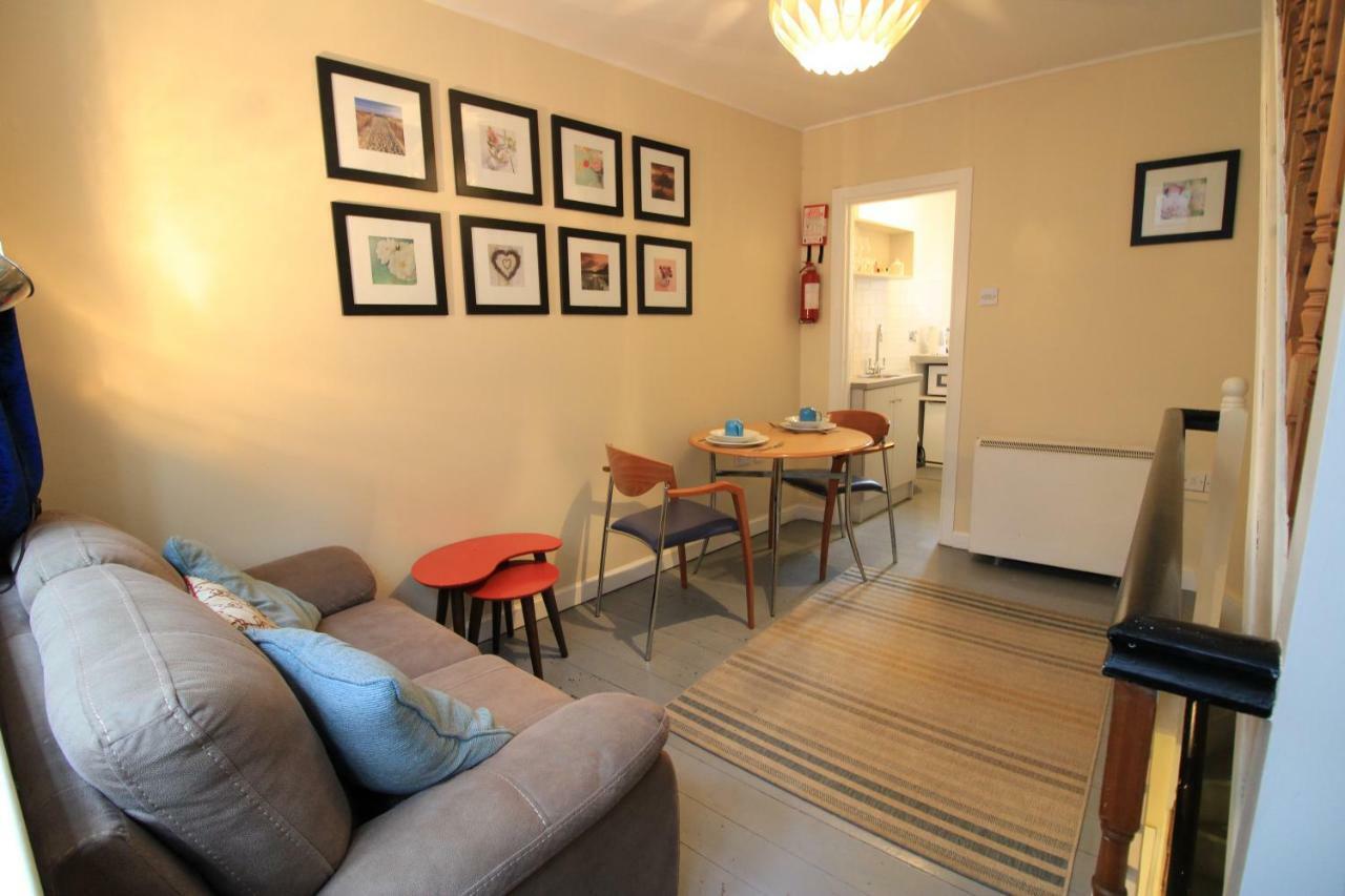 Snoozles Quay Street Tourist Hostel Galway Exterior photo
