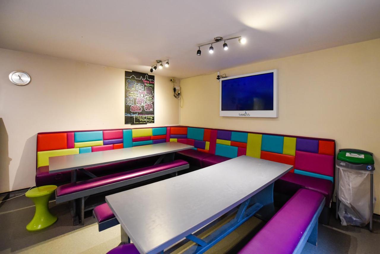 Snoozles Quay Street Tourist Hostel Galway Exterior photo