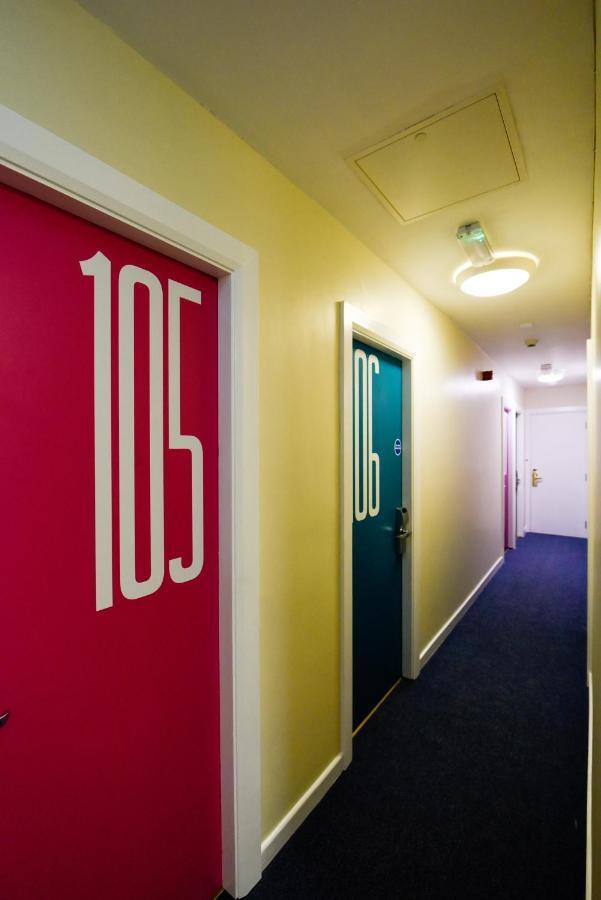 Snoozles Quay Street Tourist Hostel Galway Exterior photo