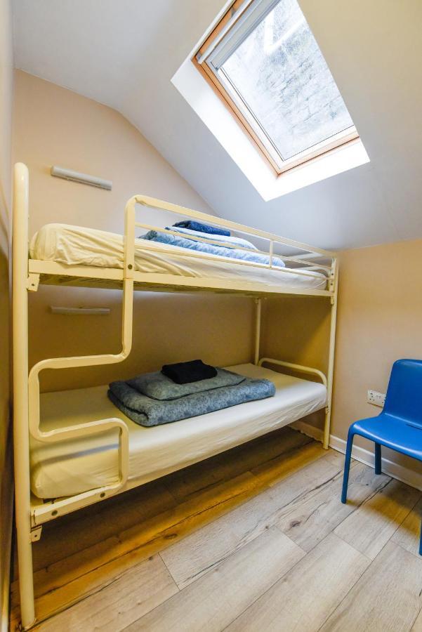 Snoozles Quay Street Tourist Hostel Galway Exterior photo