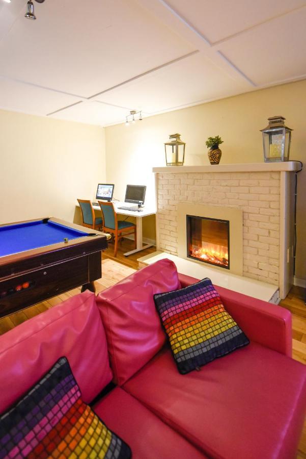 Snoozles Quay Street Tourist Hostel Galway Exterior photo
