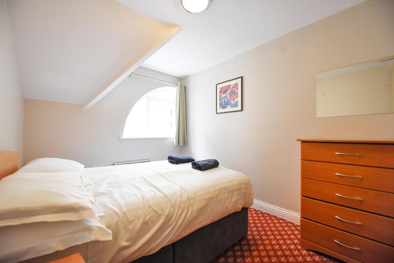 Snoozles Quay Street Tourist Hostel Galway Exterior photo